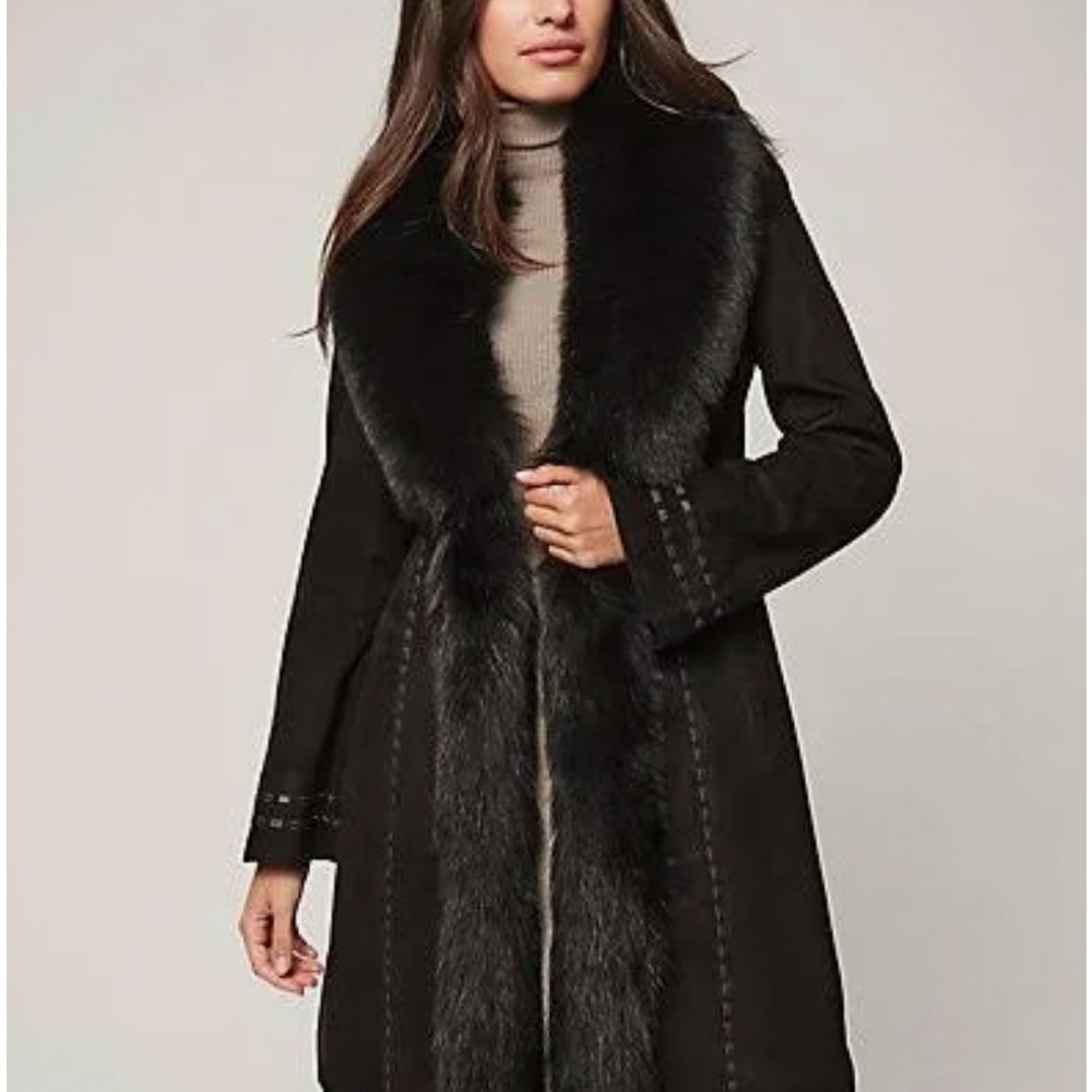 Overland coat: Elegant Black Fur Trim Coat